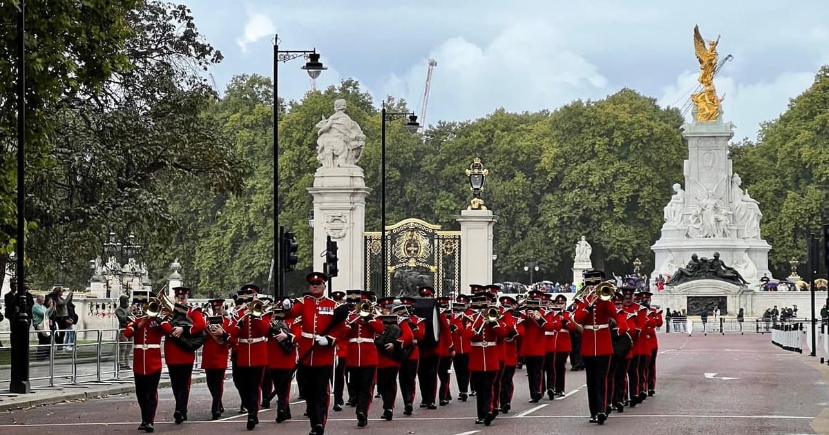 London: Changing of the Guard Group Walking Tour