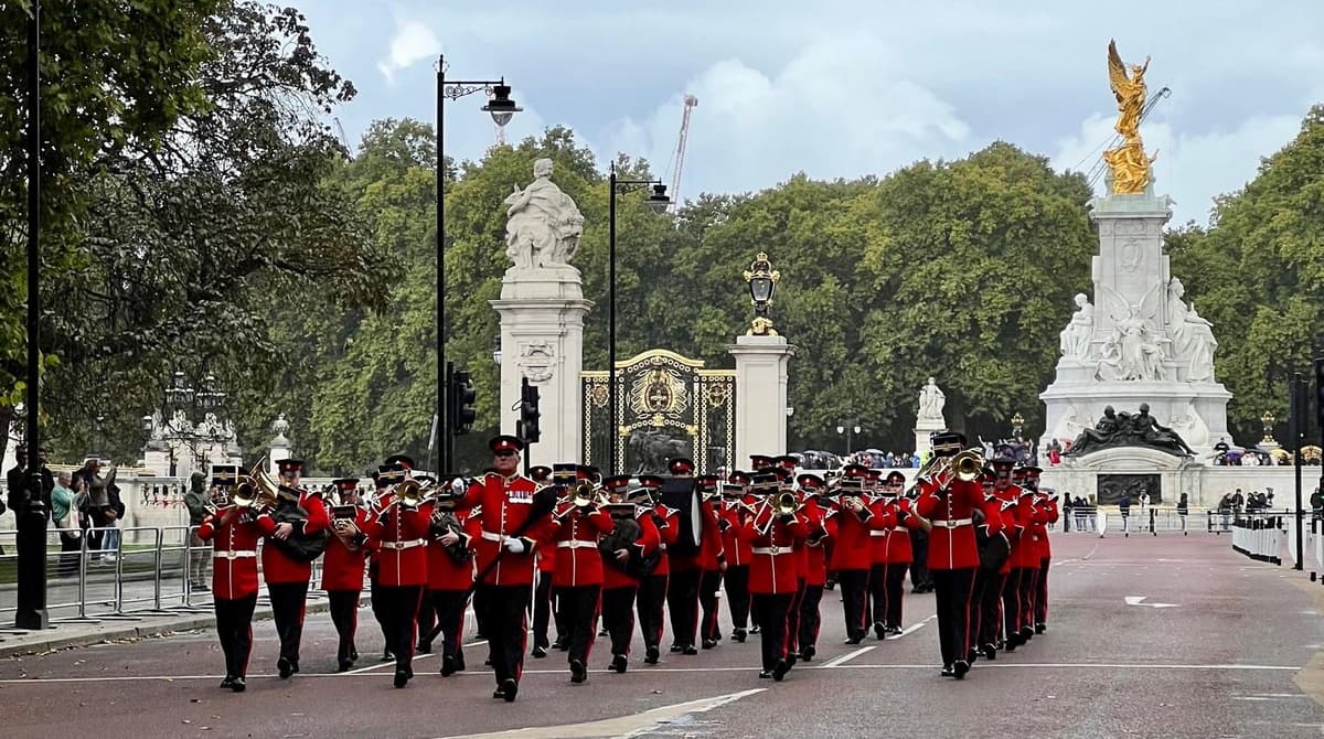 London: Changing of the Guard Group Walking Tour