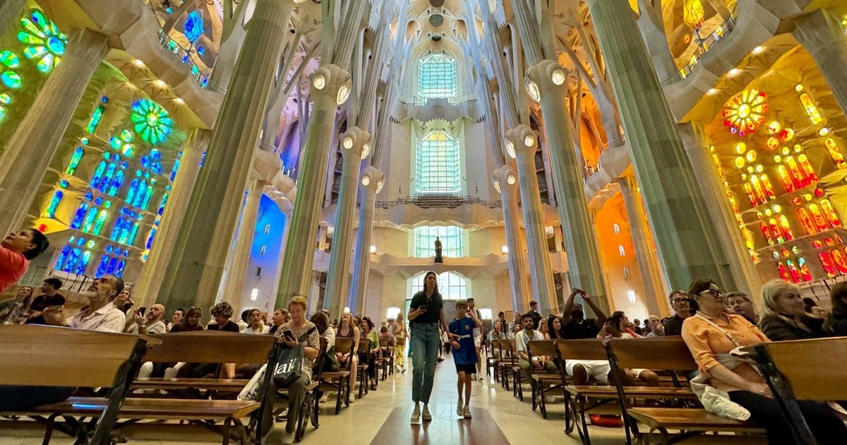 Barcelona: Semi-Private Sagrada Família Tour
