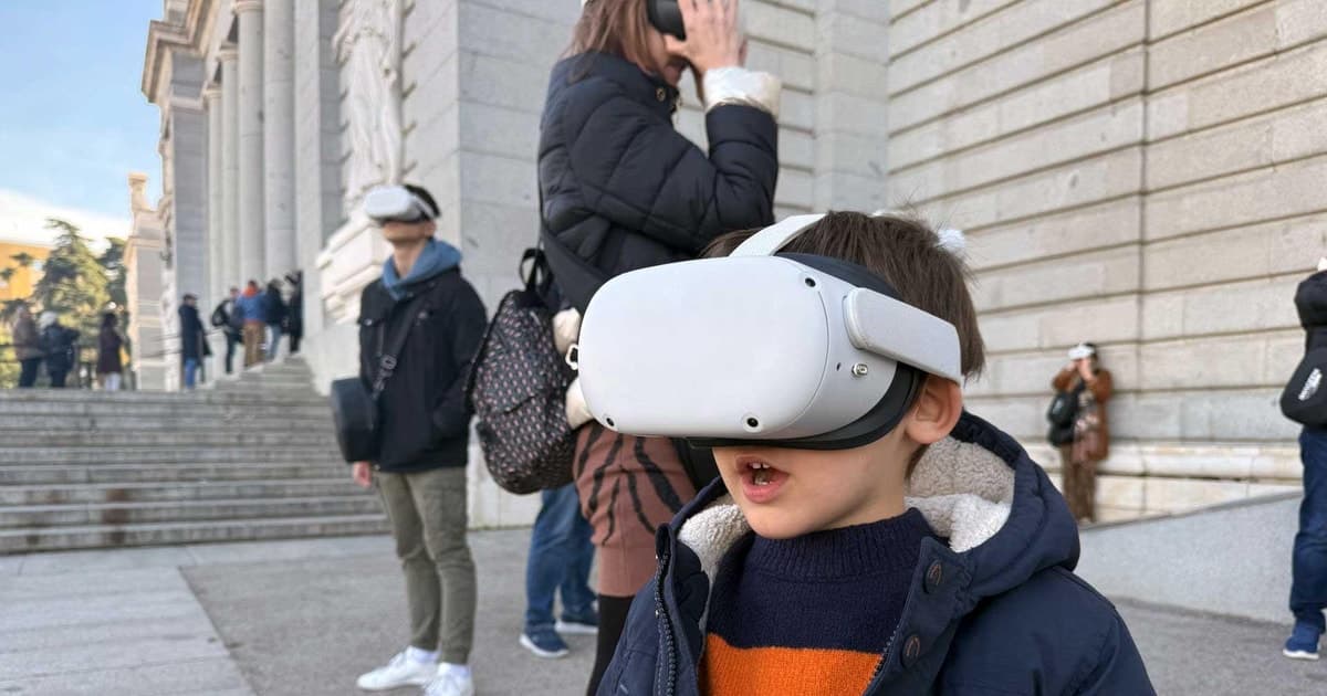 Madrid: tour a pie guiado de realidad virtual para niños