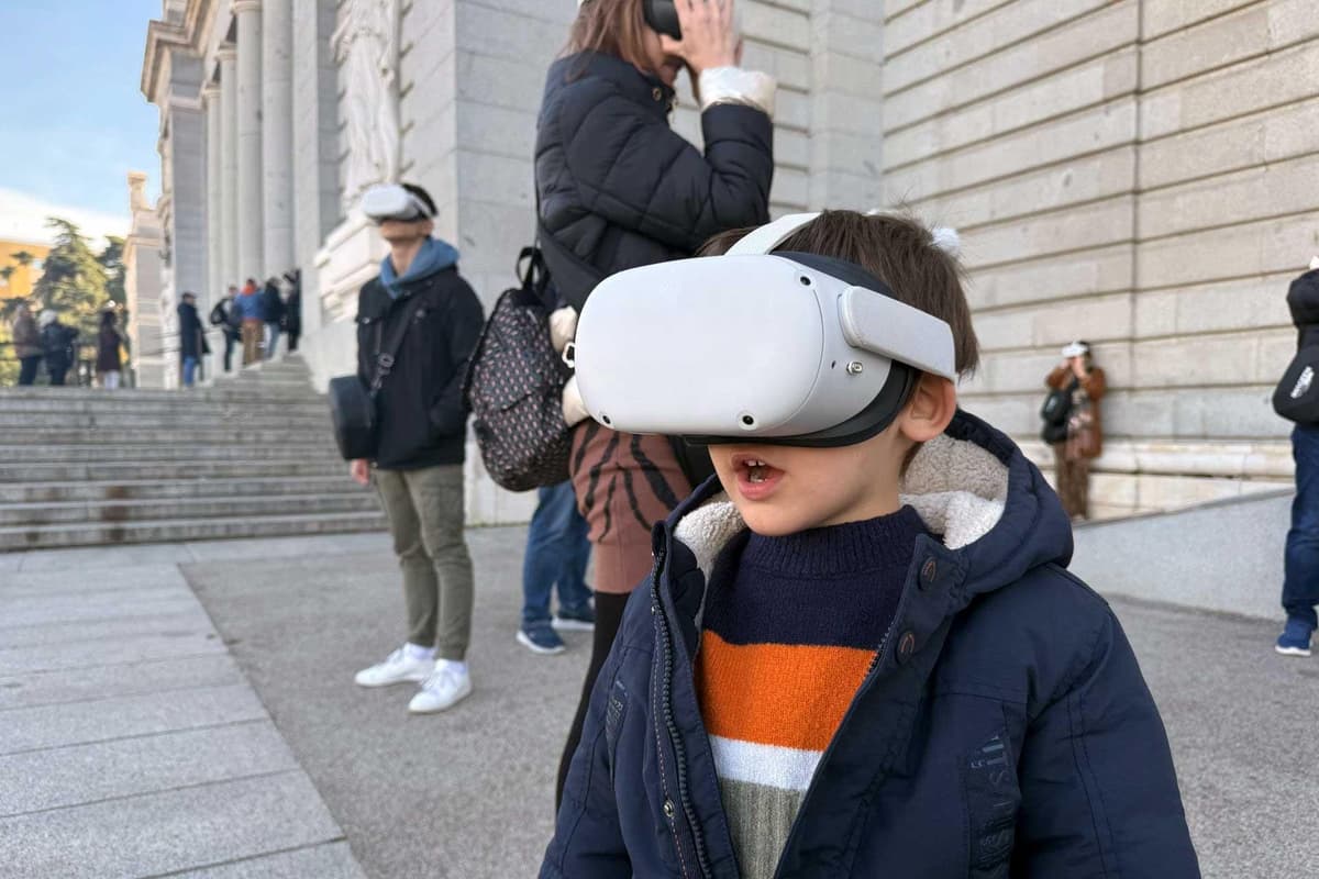 Madrid: tour a pie guiado de realidad virtual para niños