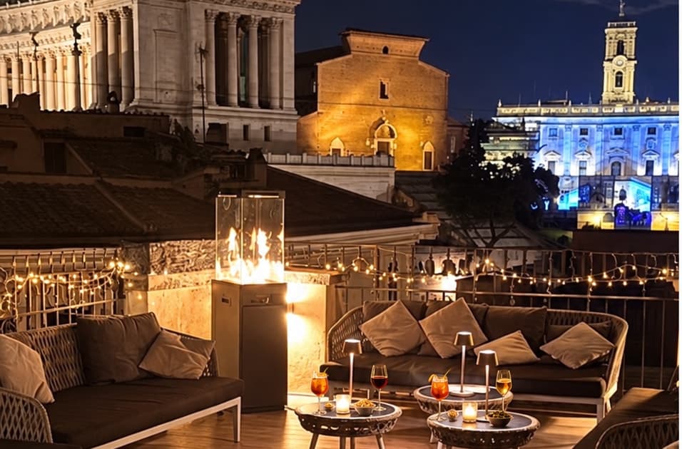 Rome: Night Walking Tour with Rooftop Drink and Views