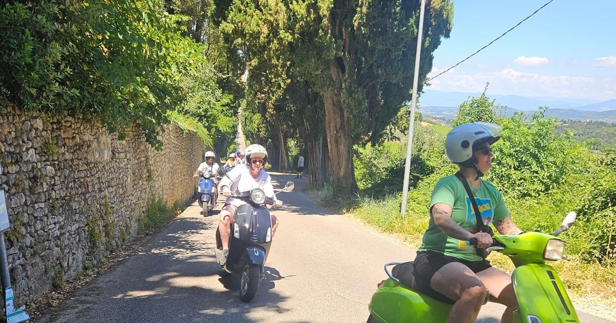 Tuscany: Vespa Tour with Traditional Lunch