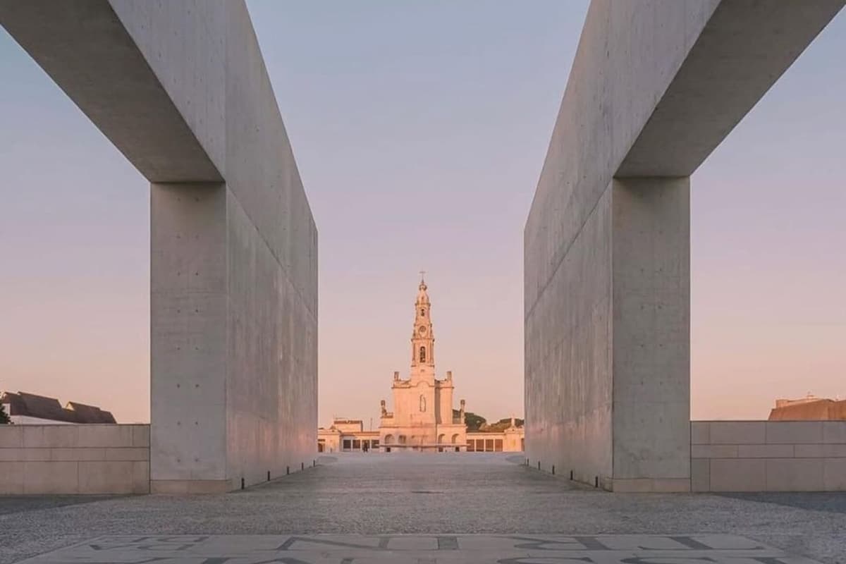 Lisbon: Fátima, Batalha, Nazaré and Óbidos w/ Ginja Tasting