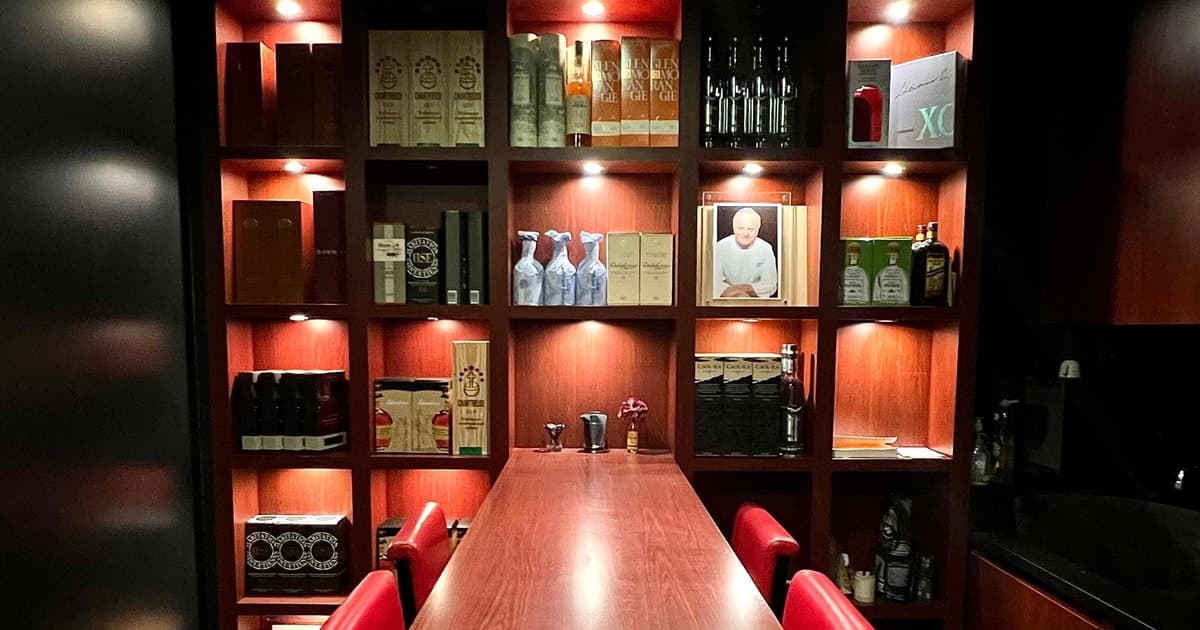 Paris : Wine tasting at the cellar of Joël Robuchon