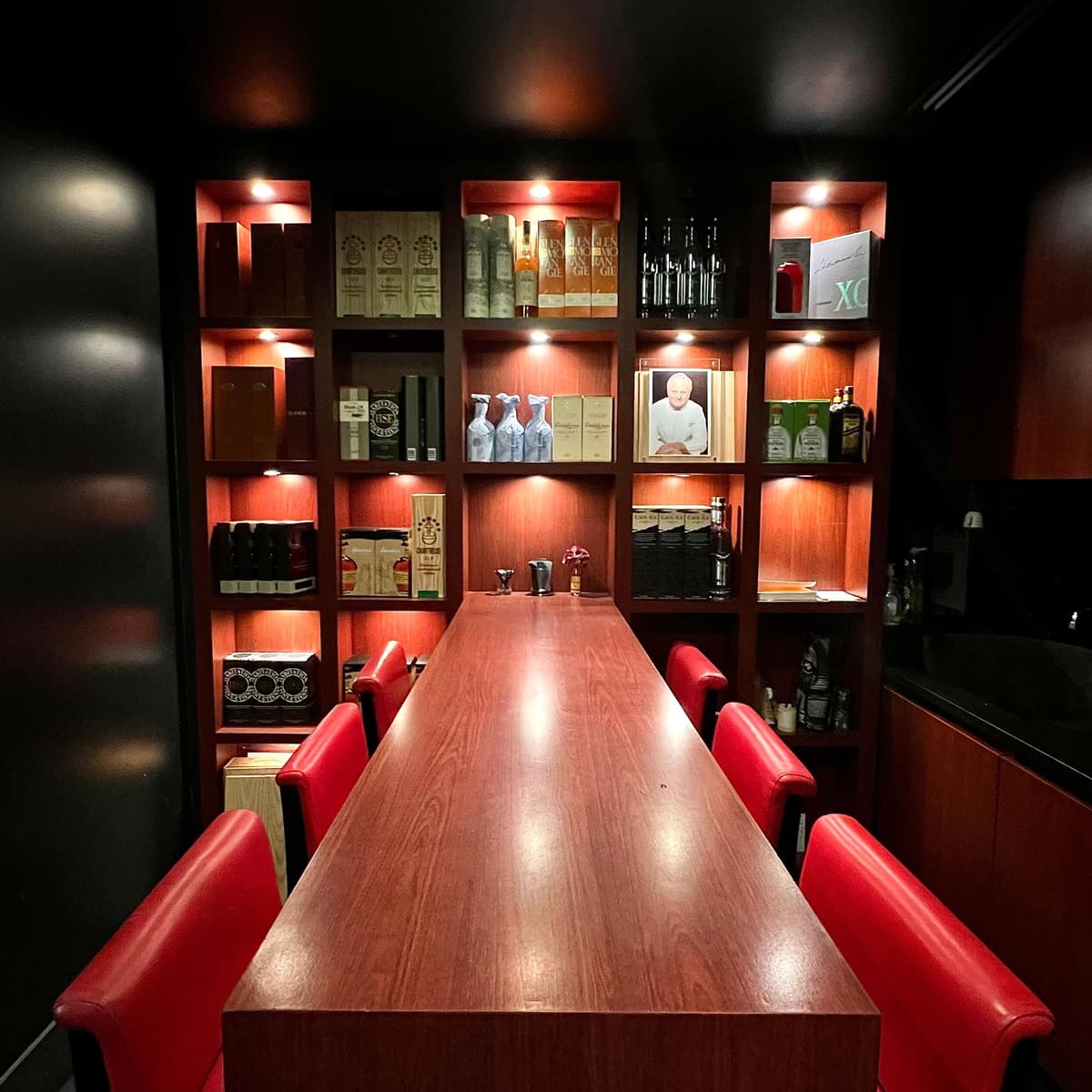 Paris : Wine tasting at the cellar of Joël Robuchon
