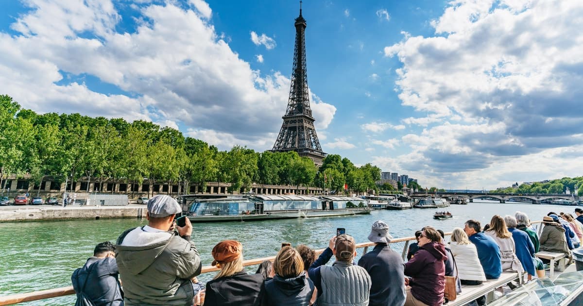 París: crucero de 1 hora por el Sena con salida desde la Torre Eiffel
