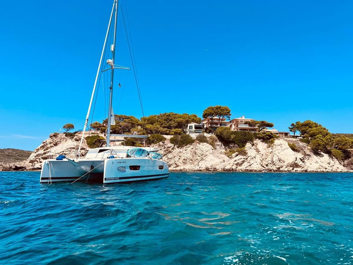Palma: tour en catamarán de lujo con tapas y bebida de bienvenida