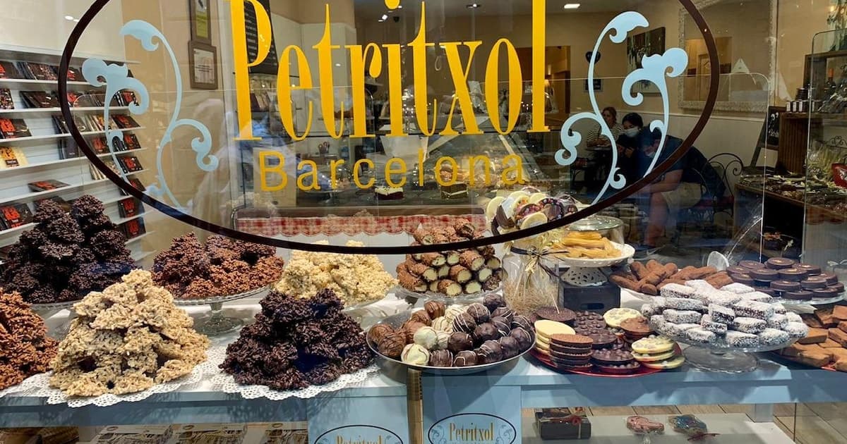 Barcelona: Gothic Quarter's Deepest Secrets Tour and Sangria