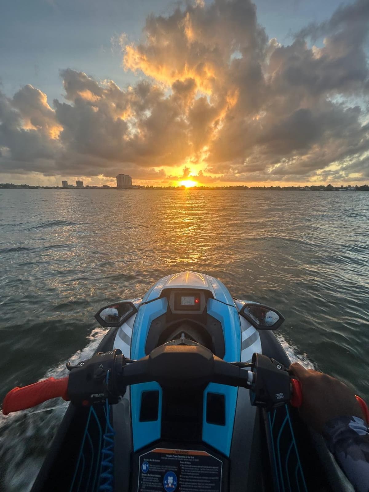 Miami: Alquiler de motos acuáticas en la Bahía de Biscayne y paseo en barco gratis