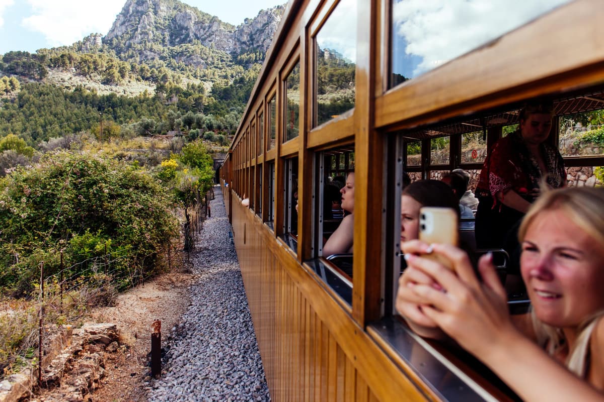 Desde Palma: Visita guiada a la Serra Tramuntana y el Monasterio de Lluc