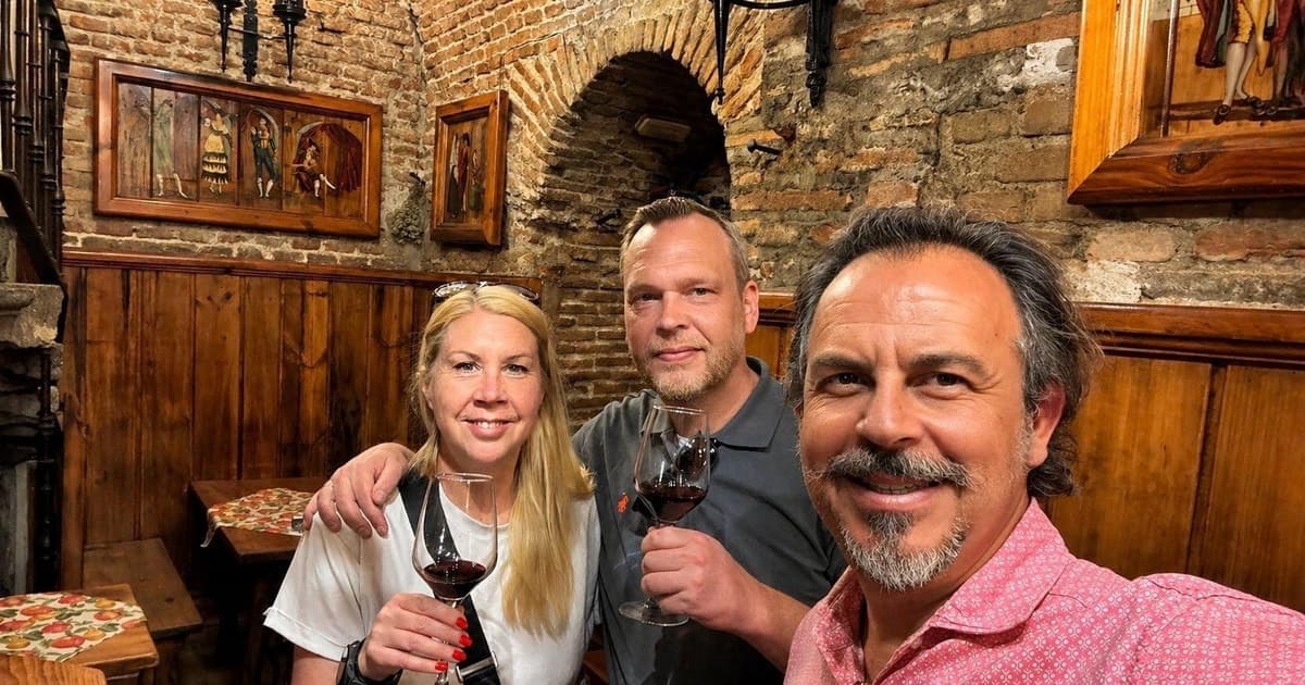 Madrid Centro, Palacio: Tapas Tour & Wine Tasting Experience