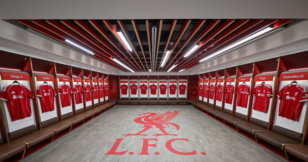 From London: Liverpool FC Stadium & Museum Rail Day Tour