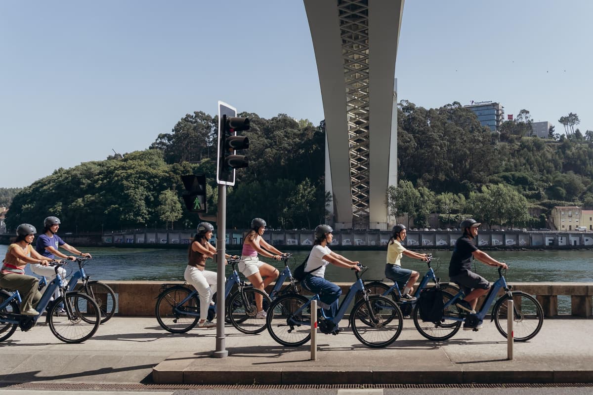 Porto: Riverside Panoramic E-Bike Tour