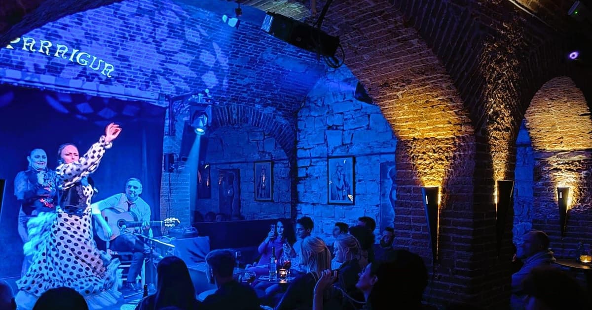 Barcelona: Espectáculo Flamenco Exclusivo en El Paraigua con Bebida