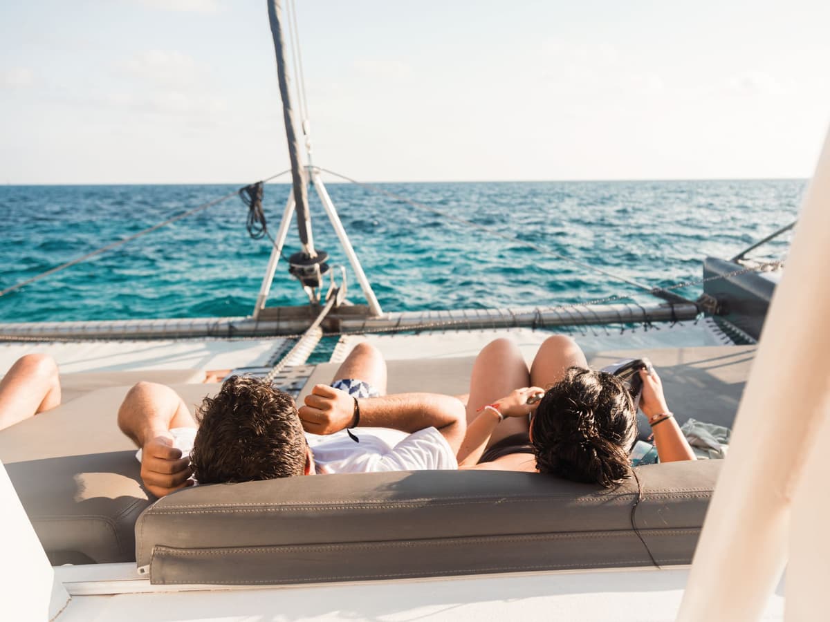 Mallorca: tour en catamarán de lujo con comida y DJ