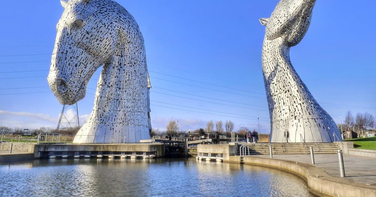 From Edinburgh: Half day tour to Kelpies & Stirling Castle
