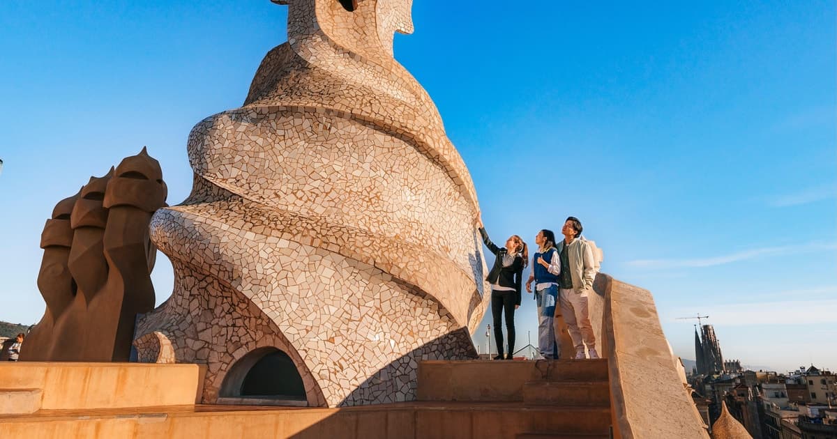 La Pedrera Premium Access & Guided Tour with Cava