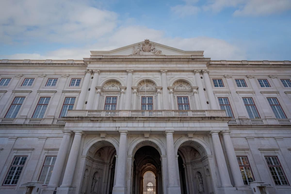 Lisbon: National Palace of Ajuda E-Ticket & City Audio Guide
