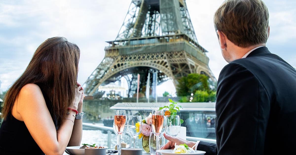 From London: Paris Tour with Sightseeing Bus & Lunch Cruise