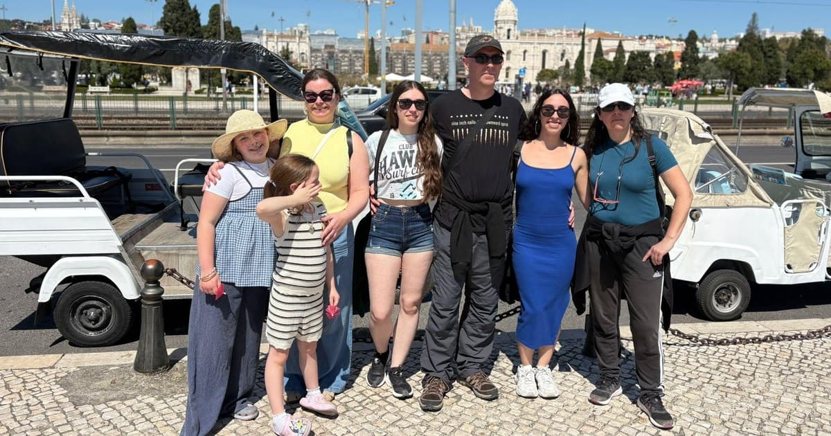 Lisboa: tour en tuktuk por Alfama, Belém y miradores + ginjinha y azotea