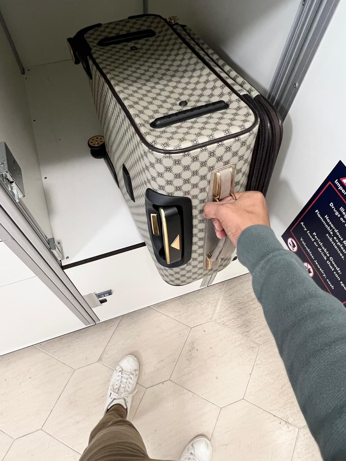Rome & Vatican: Electronic easy luggage deposit