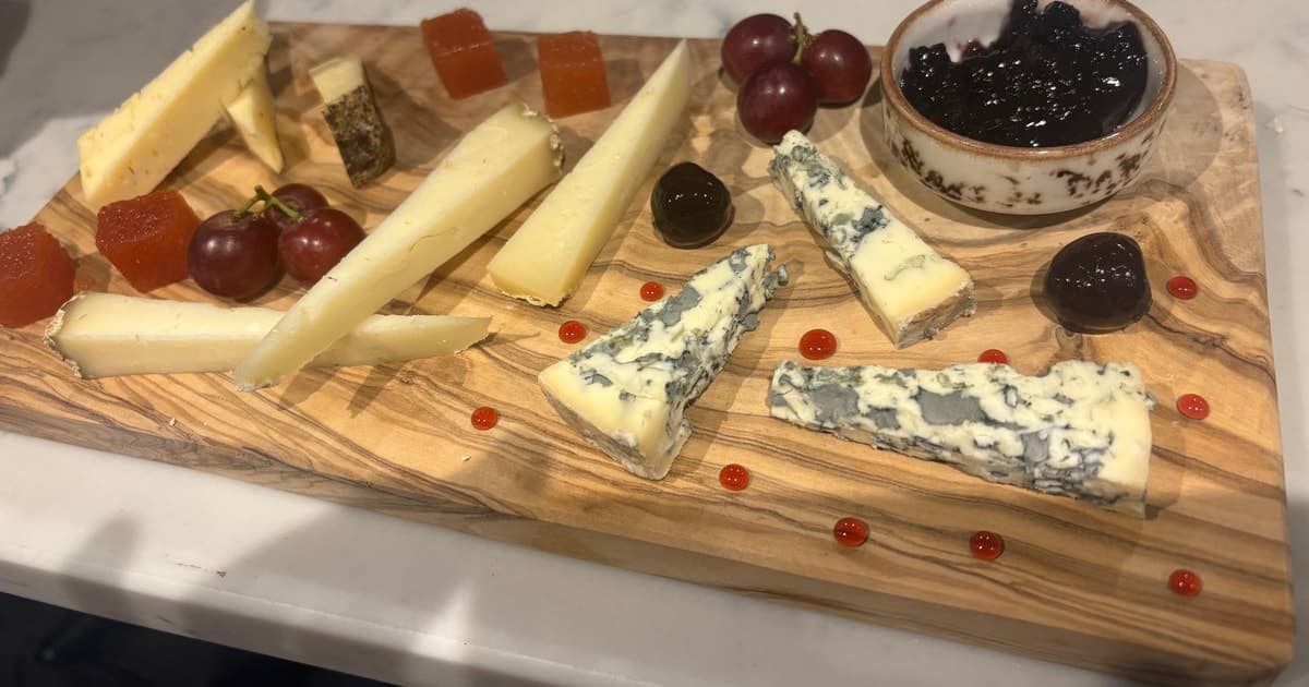London: Champagne and Cheese Tasting Experience