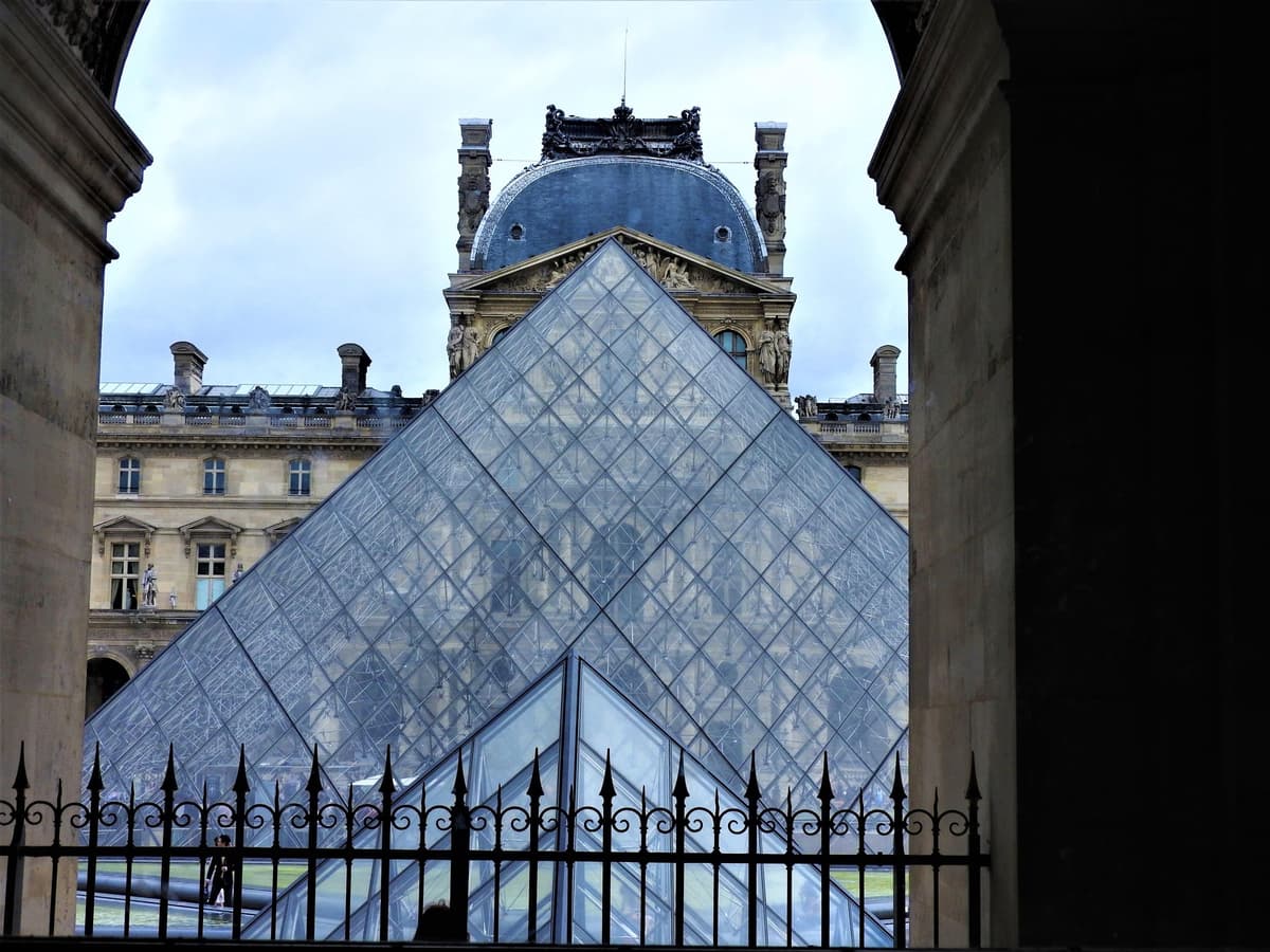 Paris : Louvre Museum Skip-the-Line small group guided Tour