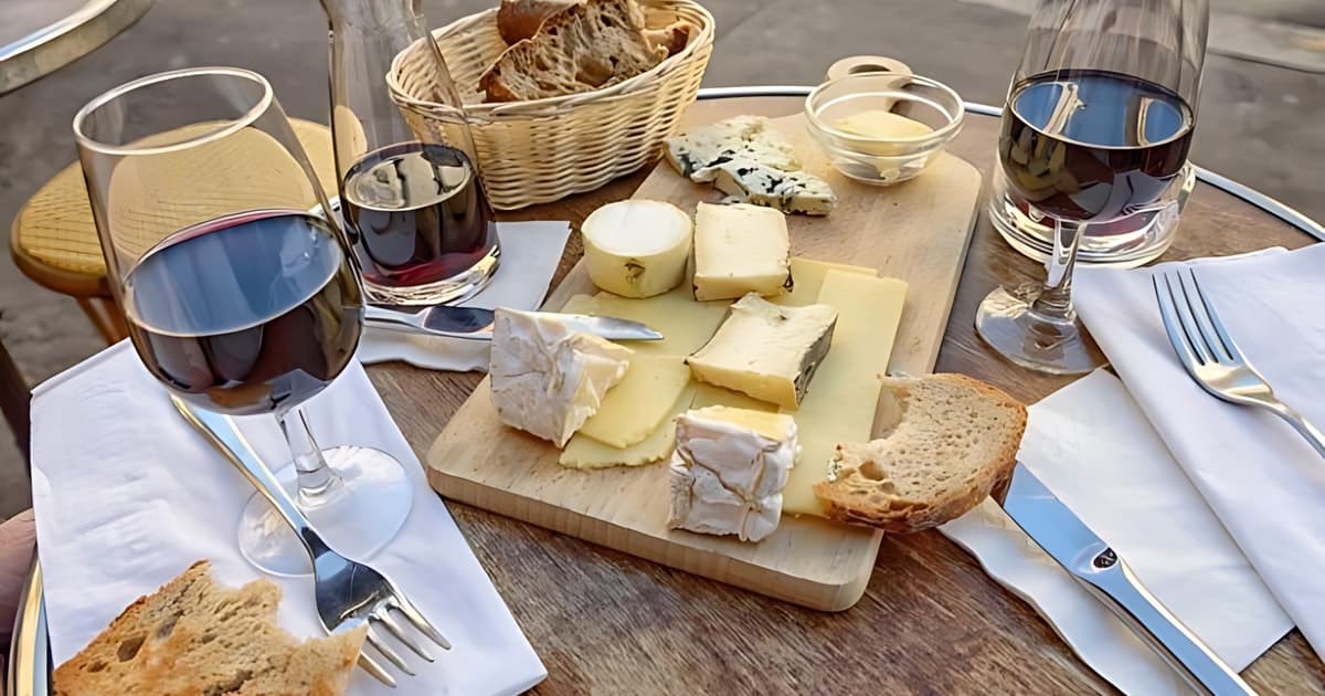 París: tour gastronómico privado por el Barrio Latino, vino y cocina local