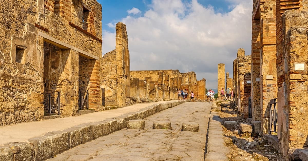 From Rome: Pompeii Day Trip by Train and Guided Tour