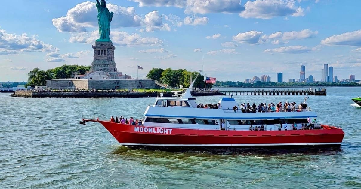 NYC: Landmarks Cruise & Statue of Liberty | Free Drinks