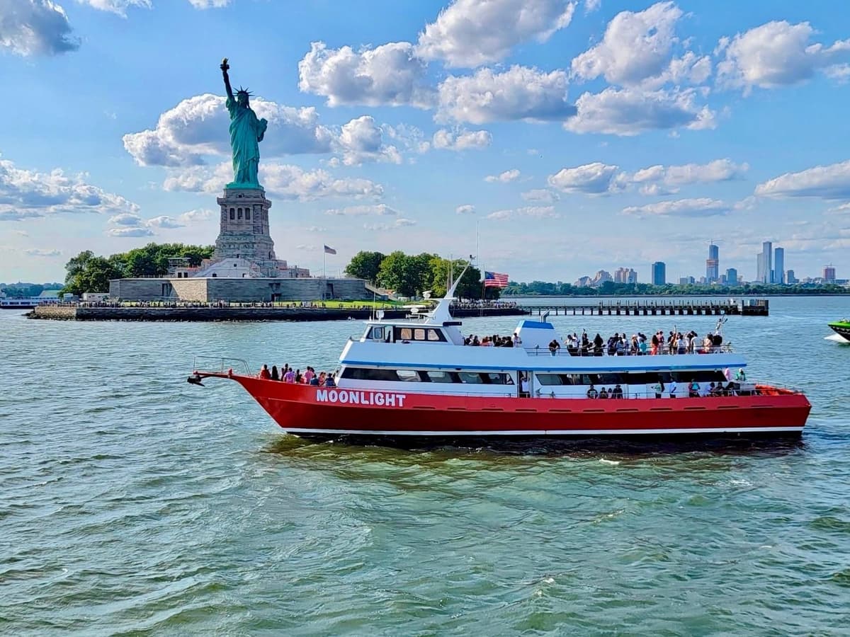 NYC: Landmarks Cruise & Statue of Liberty | Free Drinks