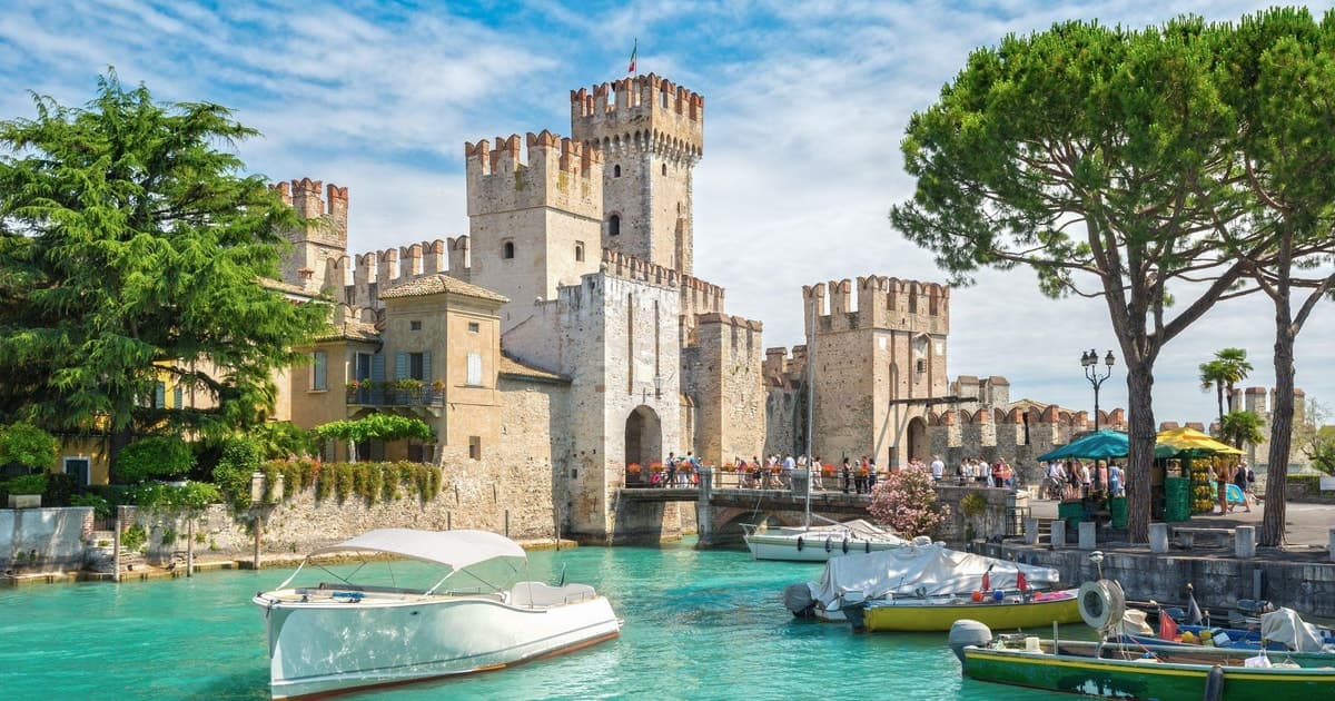 From Milan: Verona, Sirmione and Lake Garda with Boat Cruise
