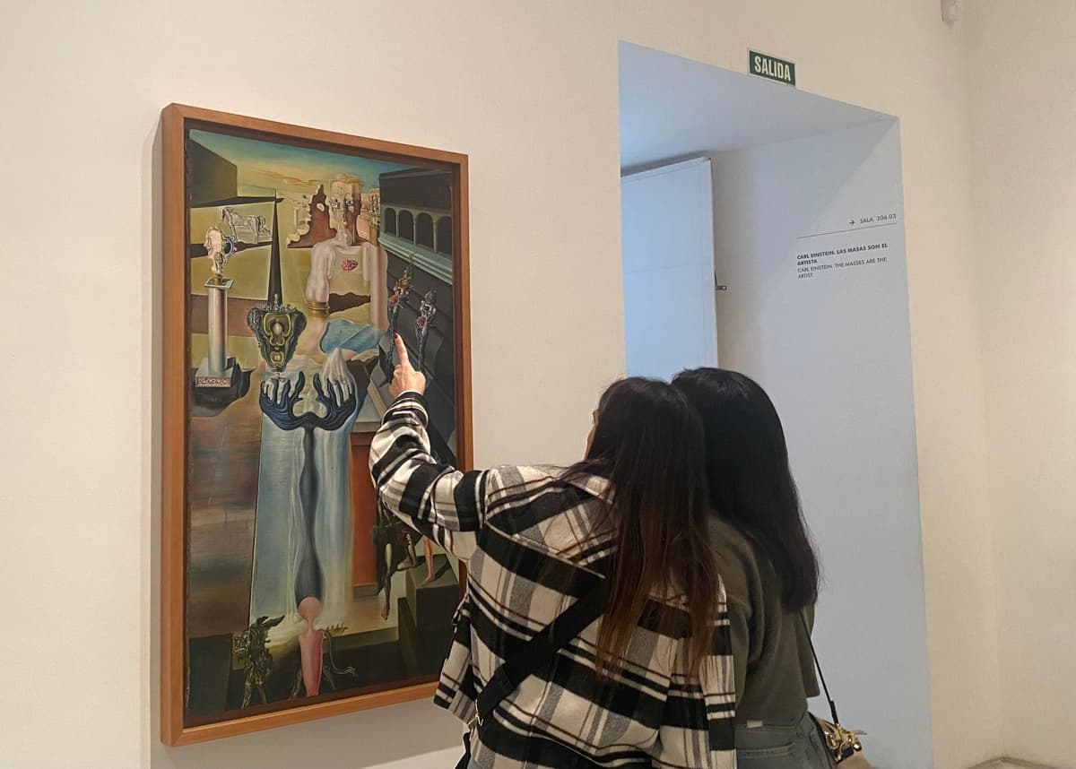 Madrid: Reina Sofía Museum Guided Tour with Tickets
