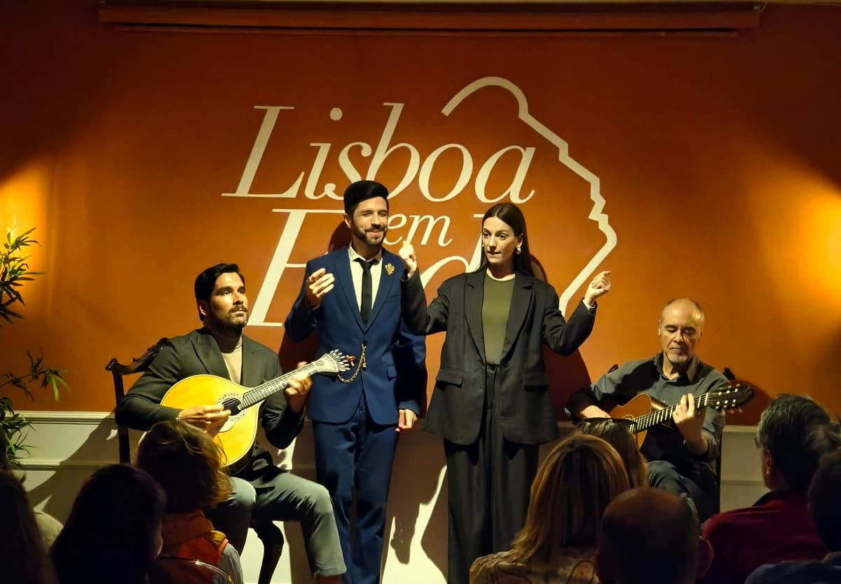 Lisbon: Live Fado & Port Wine at The Historic Lisboa em Fado