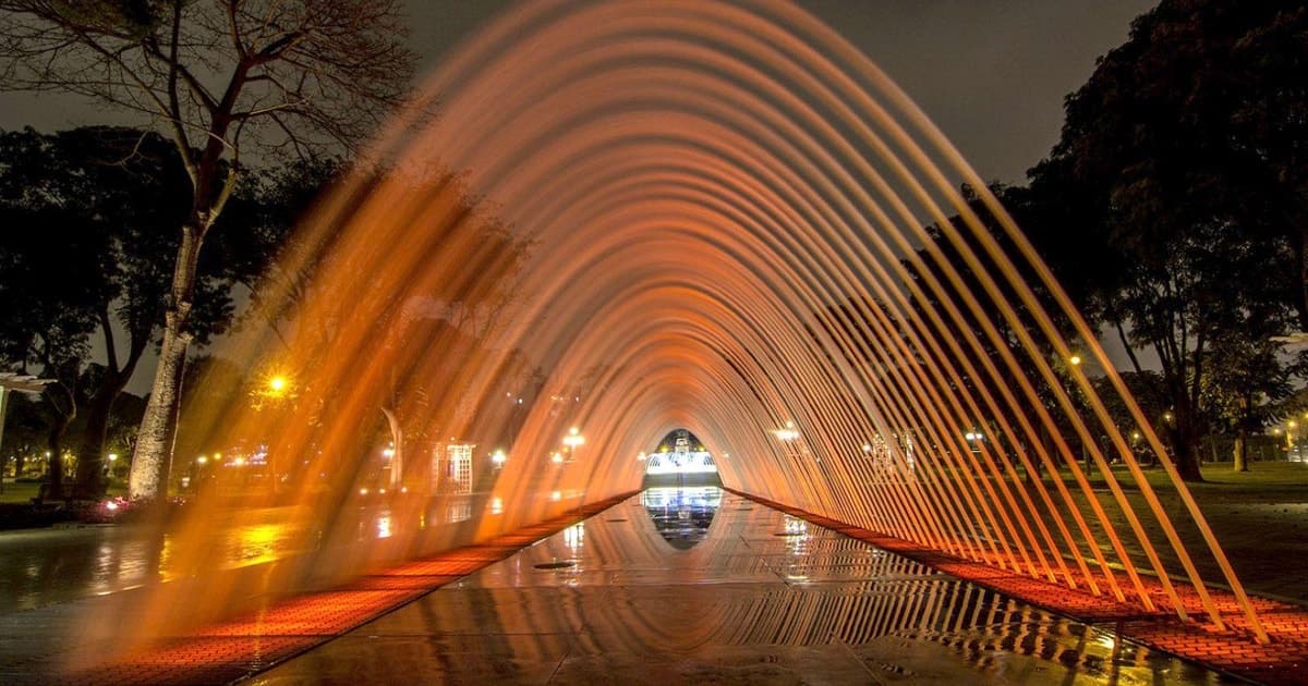 Lima : Asombroso Circuito Mágico del Agua + Chabuca Granda Alameda