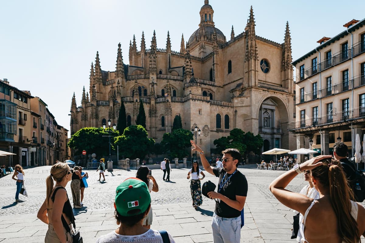 Madrid: Toledo y Segovia con catedral, alcázar y almuerzo