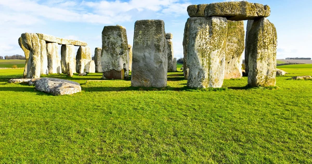 From London: Stonehenge and Bath Full-Day Tour with Guide