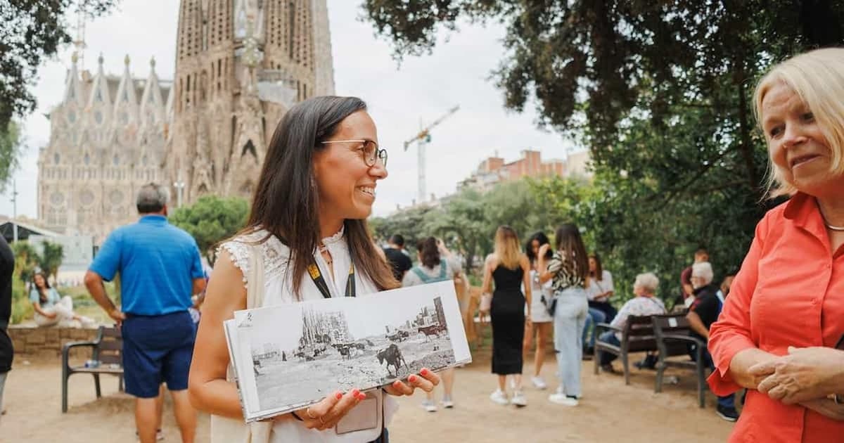 Barcelona: La Sagrada Familia & Park Guell Small-Group Tour