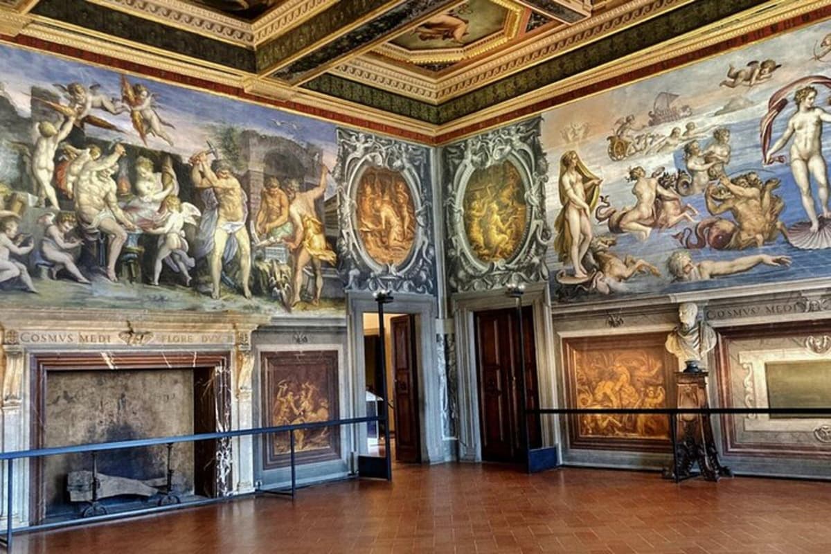Florence: Palazzo Vecchio Entry Audio & Open Bus Optional