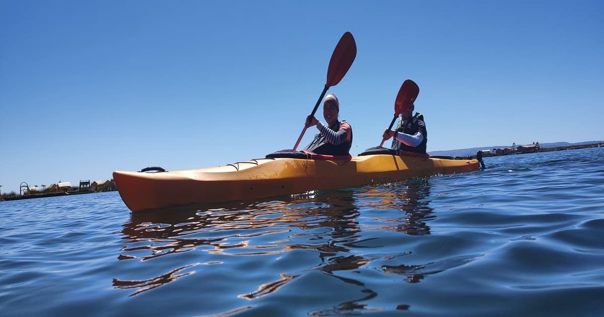 Kayak en el Lago Titicaca e Islas Flotantes de los Uros