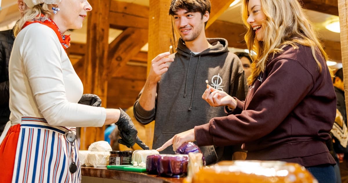 Amsterdam: Volendam and Zaanse Schans GuidedTour with Cheese