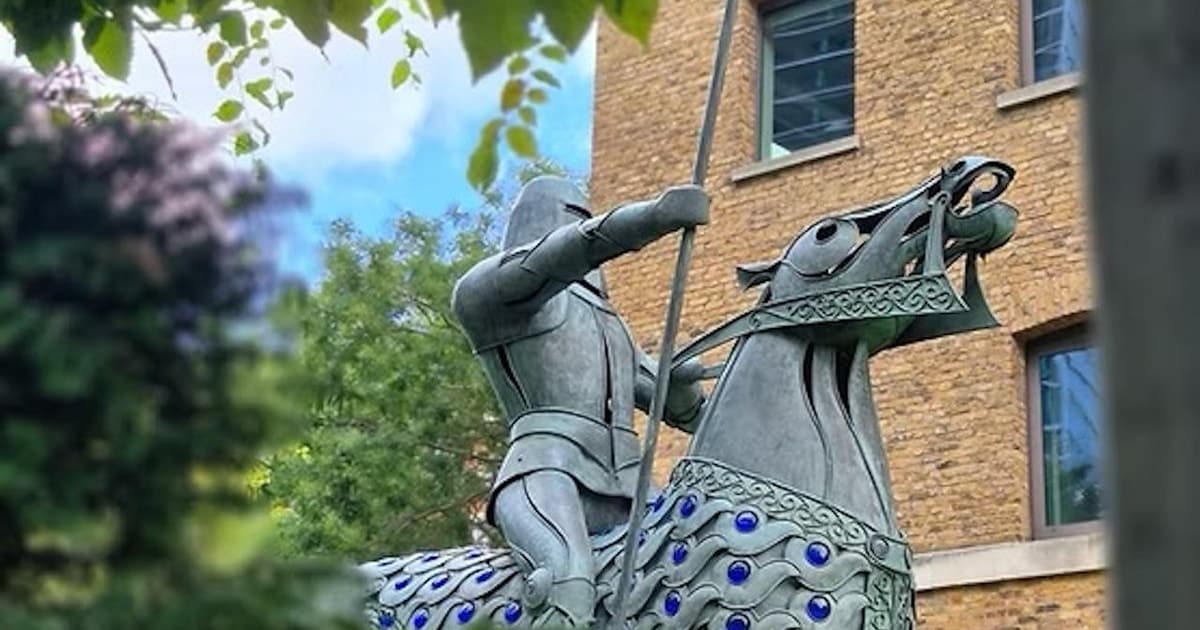London: Crimes, Charity, and Curios Tour - Qualified Guide