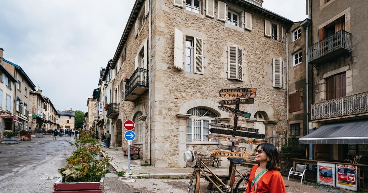 From Barcelona: Guided Day Trip to Andorra, France and Spain
