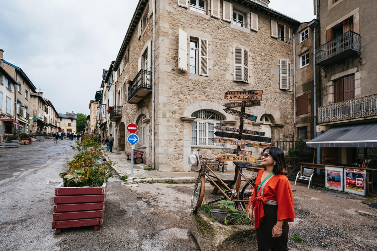 From Barcelona: Guided Day Trip to Andorra, France and Spain