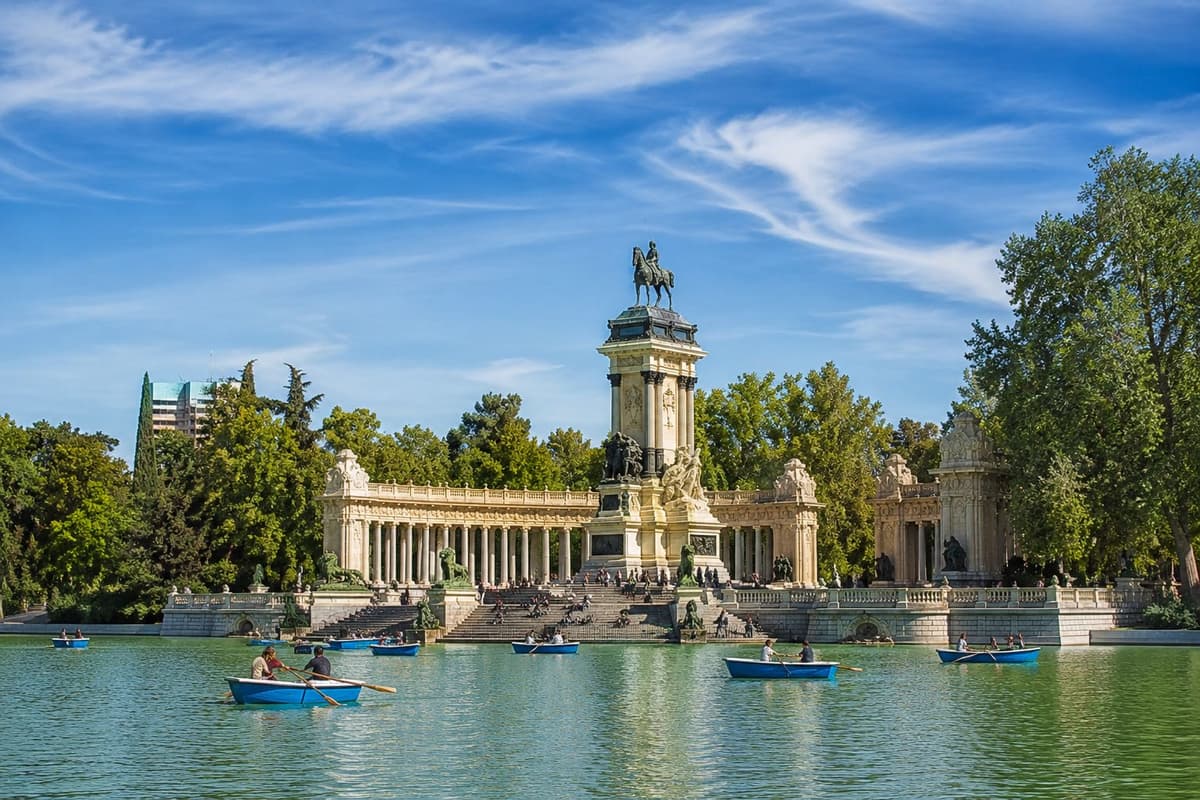 Visita privada al Parque del Retiro con guía experto en arte