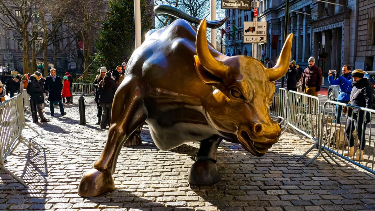 NYC: Wall Street Finance & Power, 9/11 memorial and the Bull