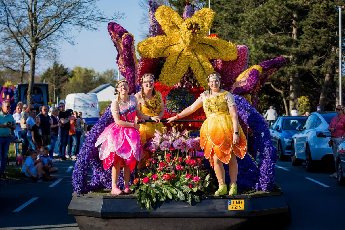 Amsterdam: Keukenhof Tour and Flower Parade April 17th 2027
