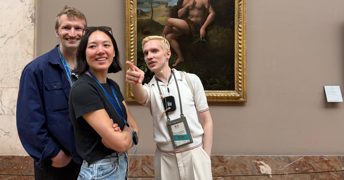 Paris: Louvre Museum Secrets and Scandals Tour