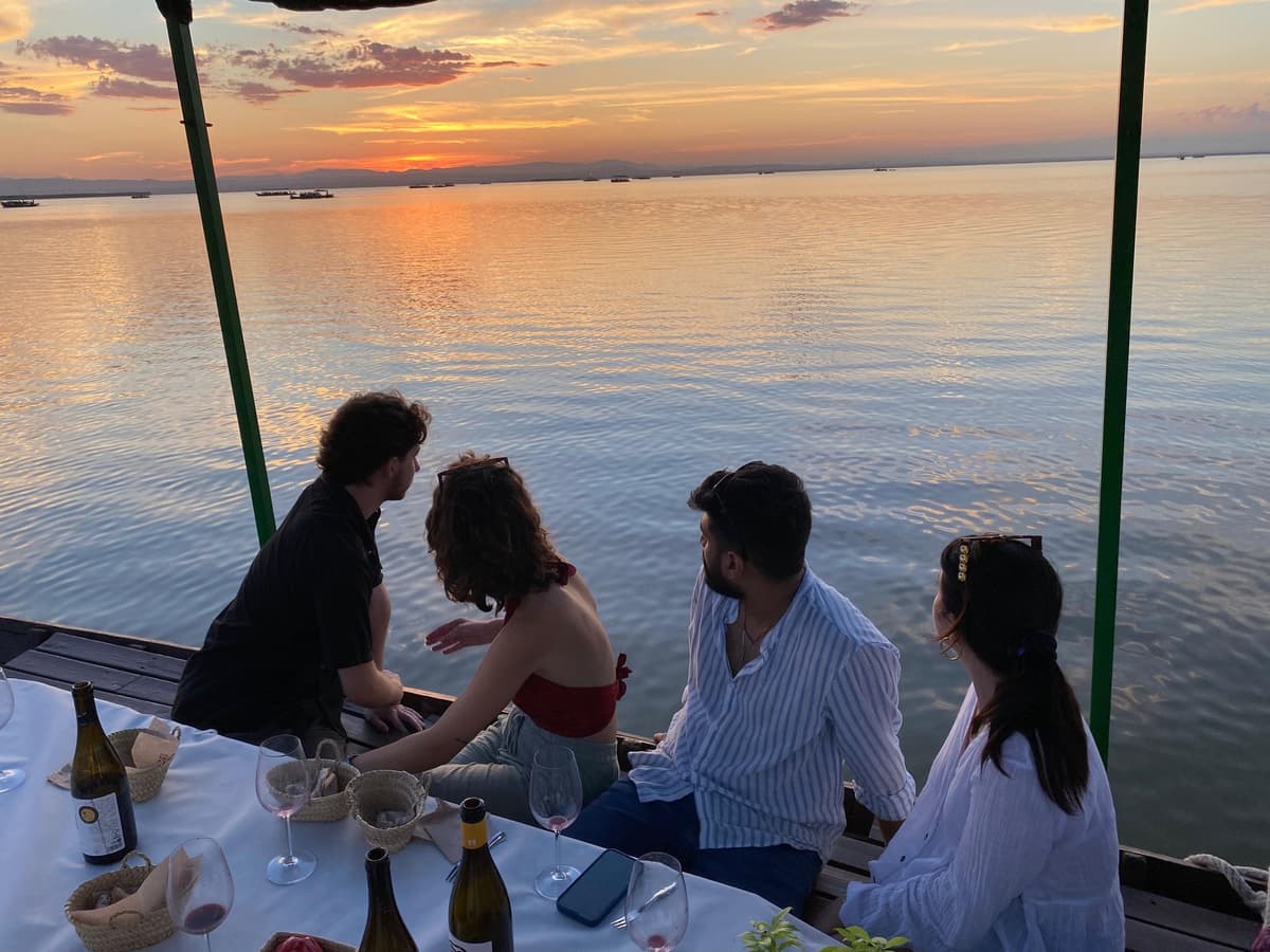 Valencia: paseo en barco con cata de vino valenciano y tapas